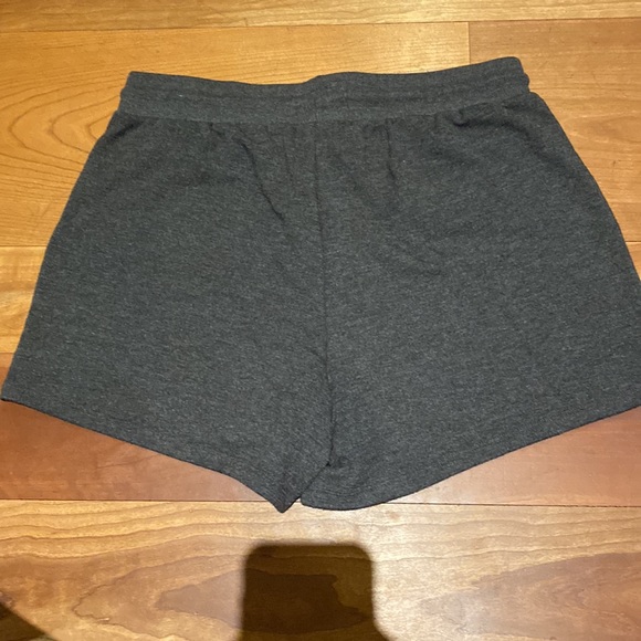 Grey shorts - Picture 2 of 2